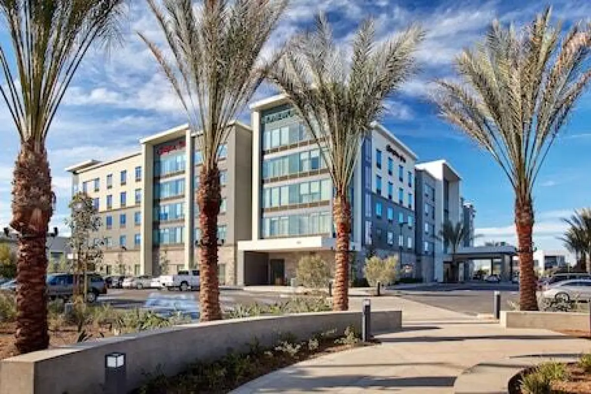 Hampton Inn Long Beach Airport – Affordable hotel in Long Beach