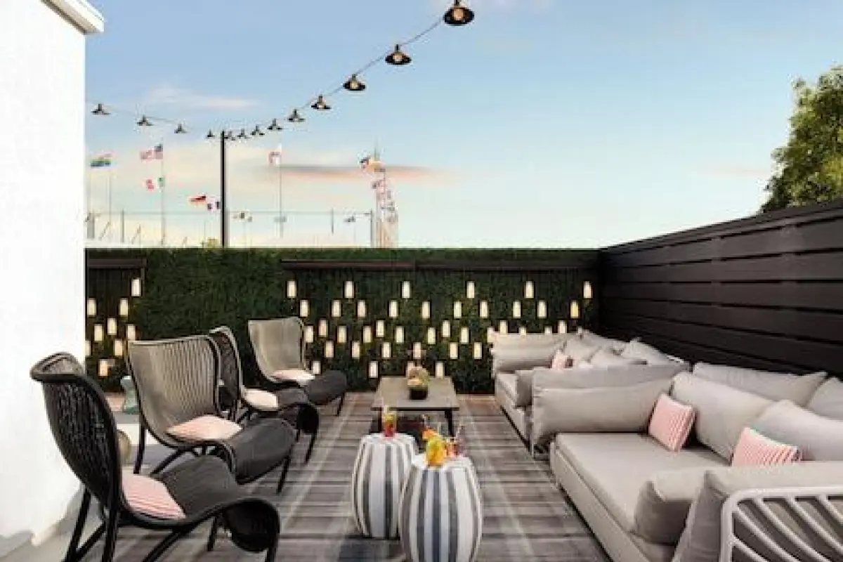  Le Parc at Melrose – Affordable hotel in West Hollywood