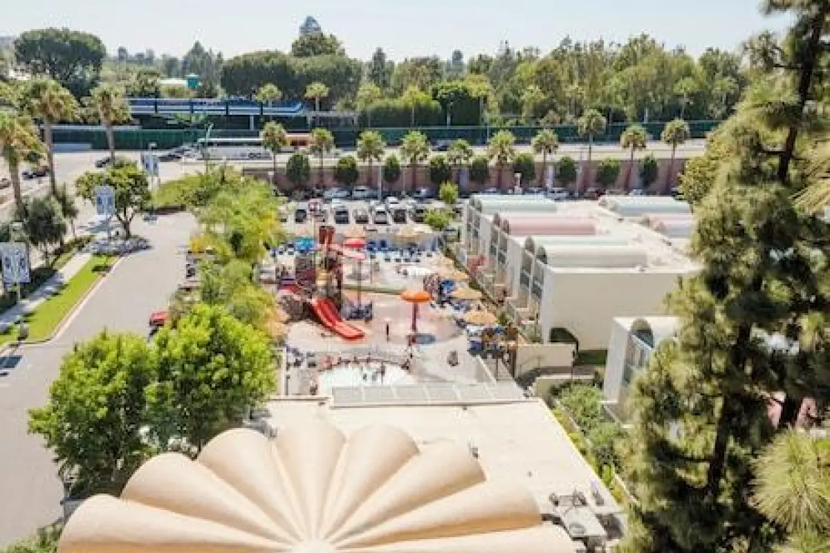 Howard Johnson by Wyndham Anaheim Hotel & Water Playground – Affordable hotel in Anaheim