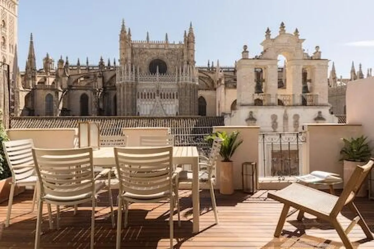 Puerta Catedral Apartments – Affordable hotel in Seville
