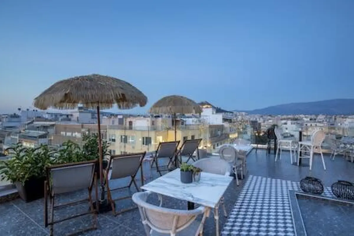 The Pinnacle Athens – Affordable hotel in Athens