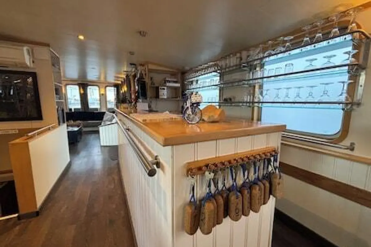 Hotelboat Iris – Affordable hotel in Amsterdam