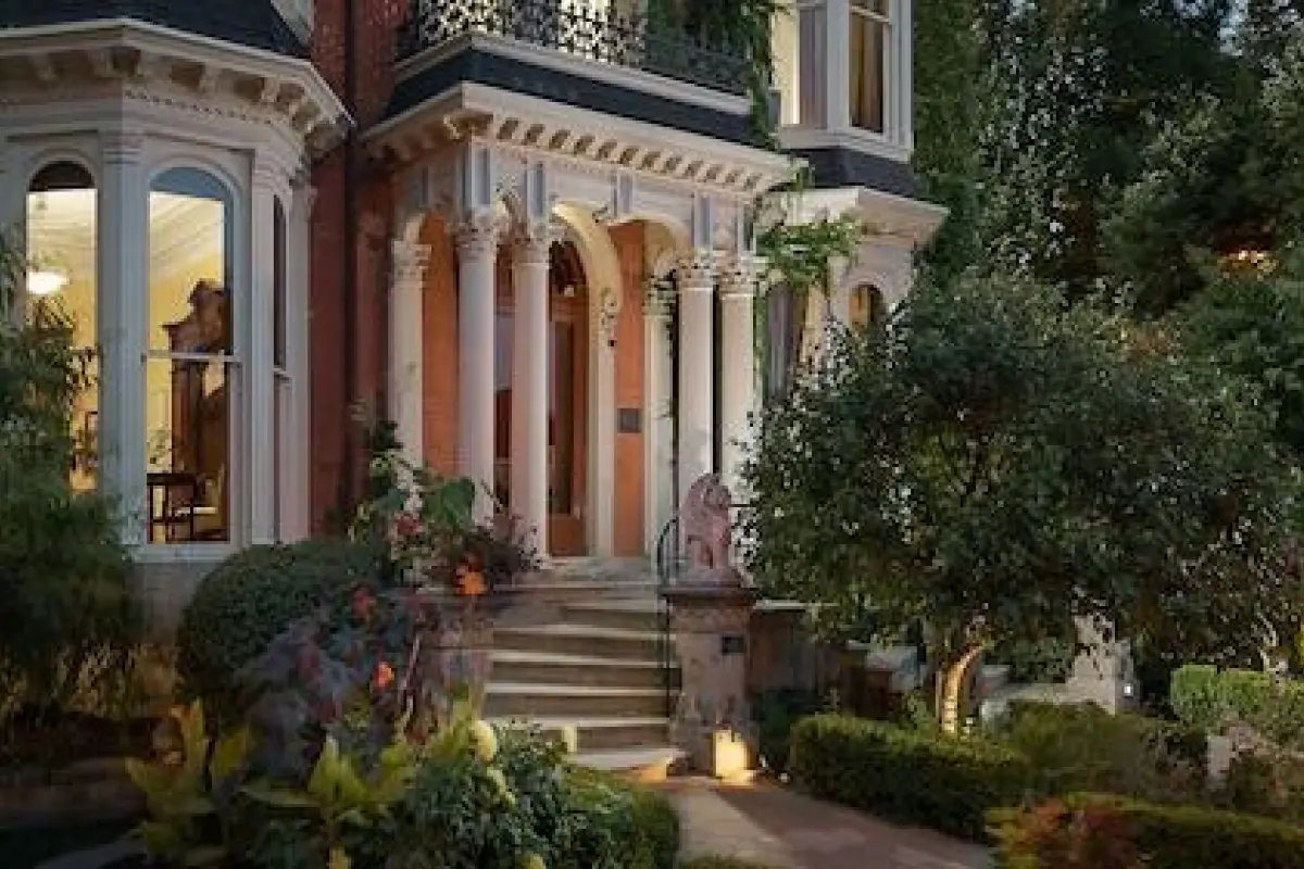 The Mansion On Delaware Ave – Affordable hotel in Buffalo