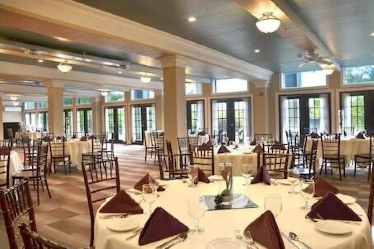 Niagara Crossing Hotel & Spa – Affordable hotel in Lewiston