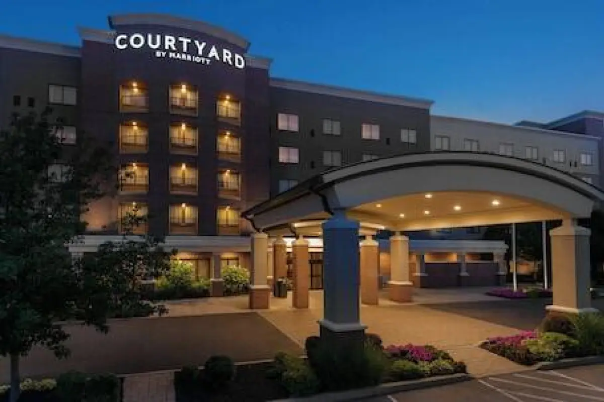 Courtyard Buffalo Airport – Affordable hotel in Buffalo