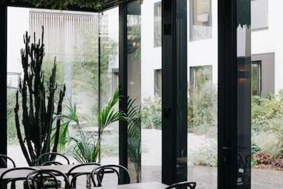 Latroupe Hotel Jardin Secret – Affordable hotel in Brussels