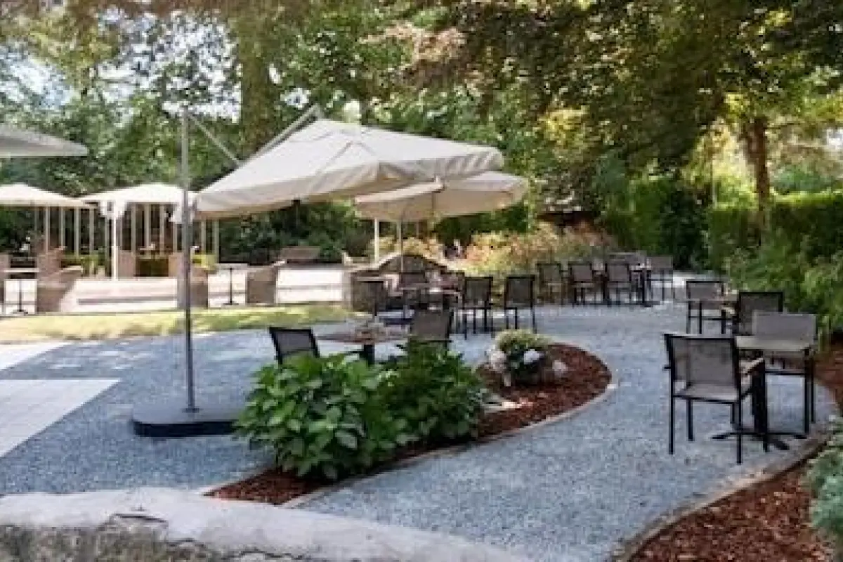 Auberge du Vieux Cedre – Affordable hotel in Enghien