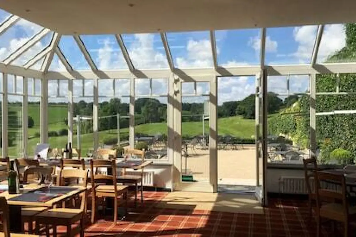 Hôtel Golf Relais de l'Empereur – Affordable hotel in Genappe