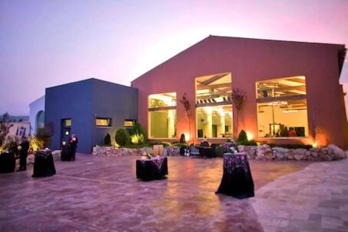 Hotel & Winery Señorío de Nevada – Affordable hotel in Villamena