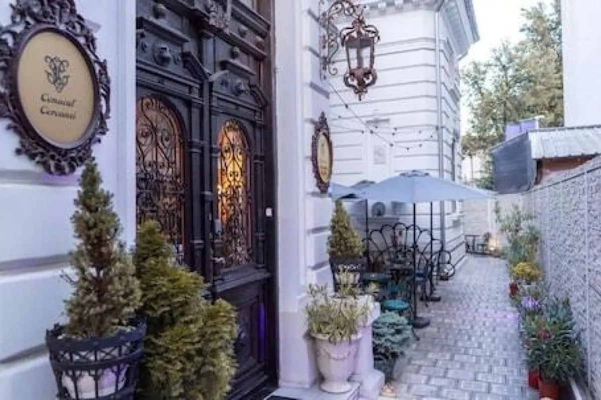 Conacul Coroanei Luxury Boutique – Affordable hotel in Bucharest