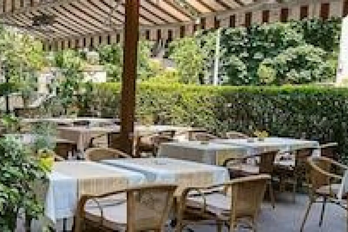 Hotel Irisa – Affordable hotel in Bucharest