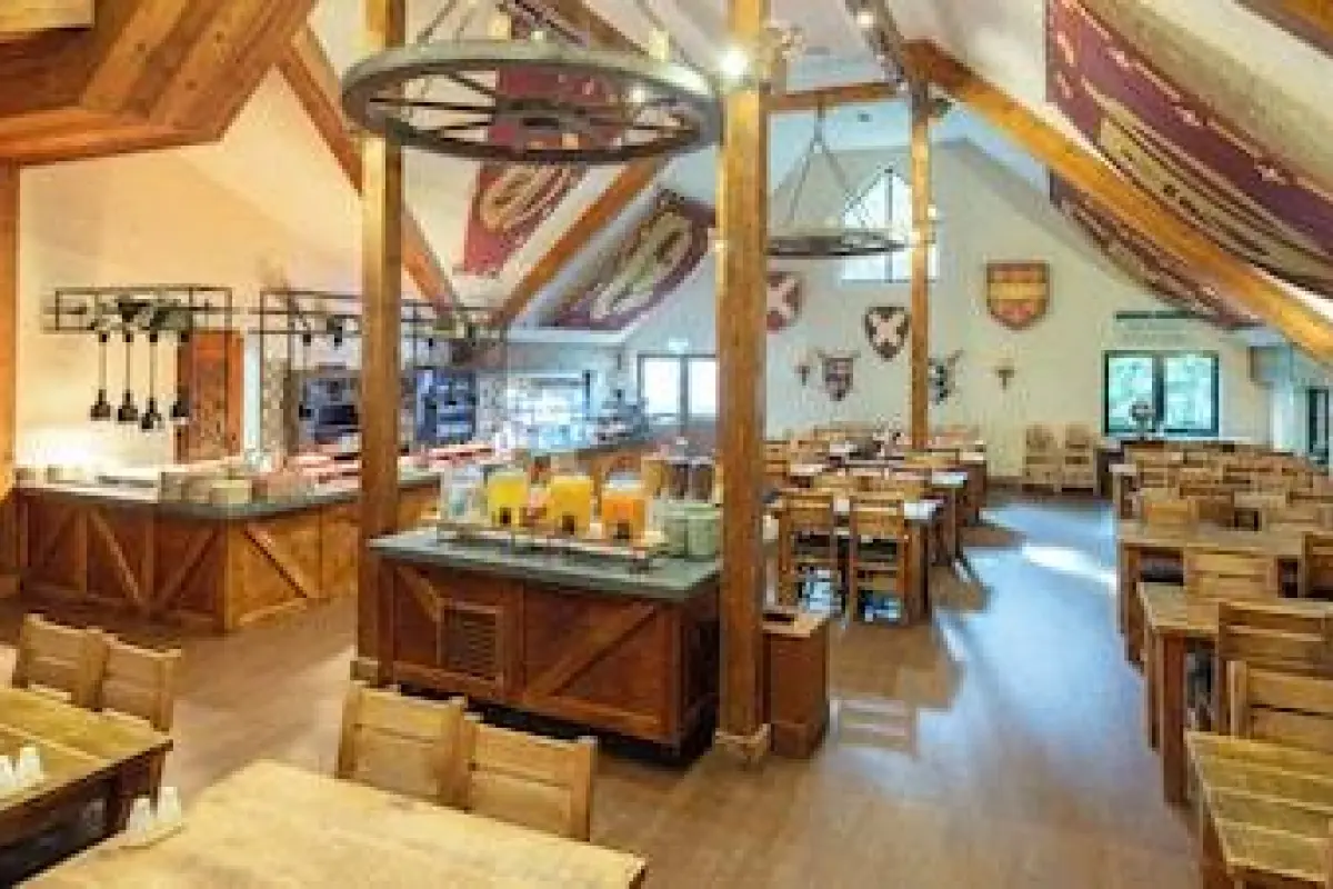  Warwick Castle Hotel and Knight's Village – Affordable hotel in Warwick