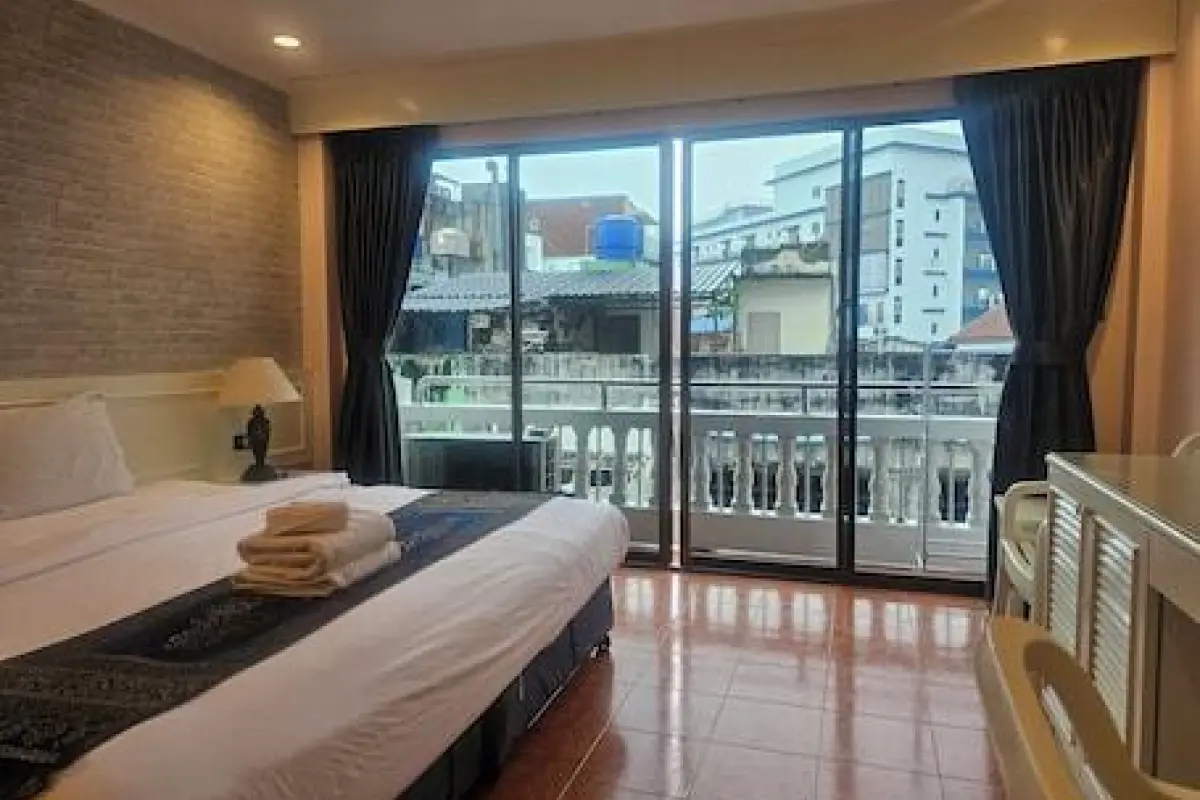 Patong Central Residence & Apartment – Affordable hotel in Patong
