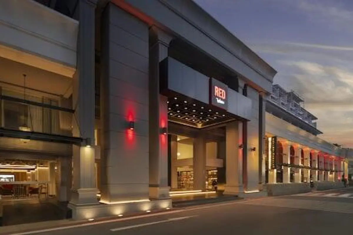 Radisson RED Phuket Patong Beach – Affordable hotel in Patong