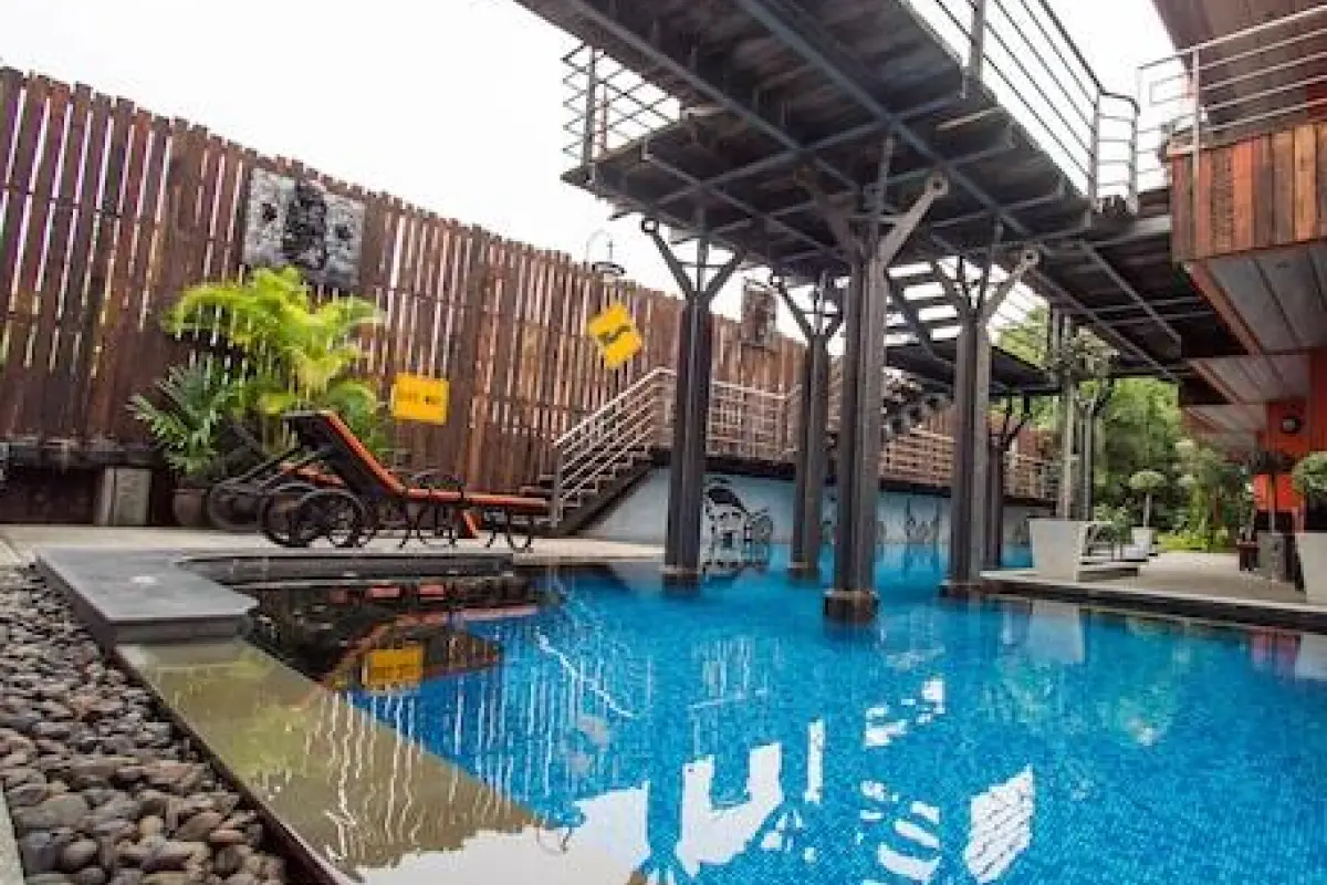 Nicky's Handlebar Hotel – Affordable hotel in Patong