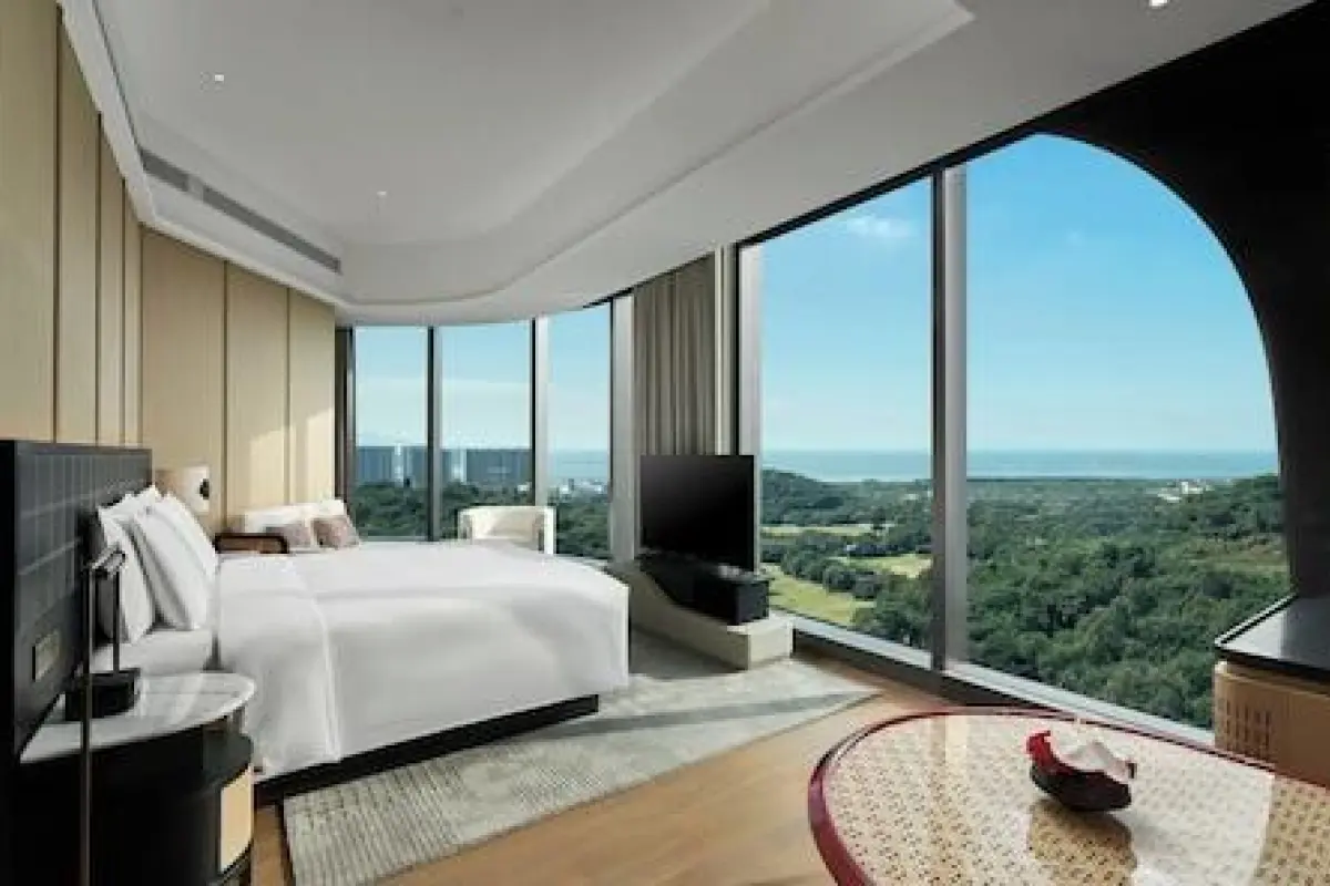 HUALUXE Shenzhen Bao'an by IHG – Affordable hotel in Shenzhen