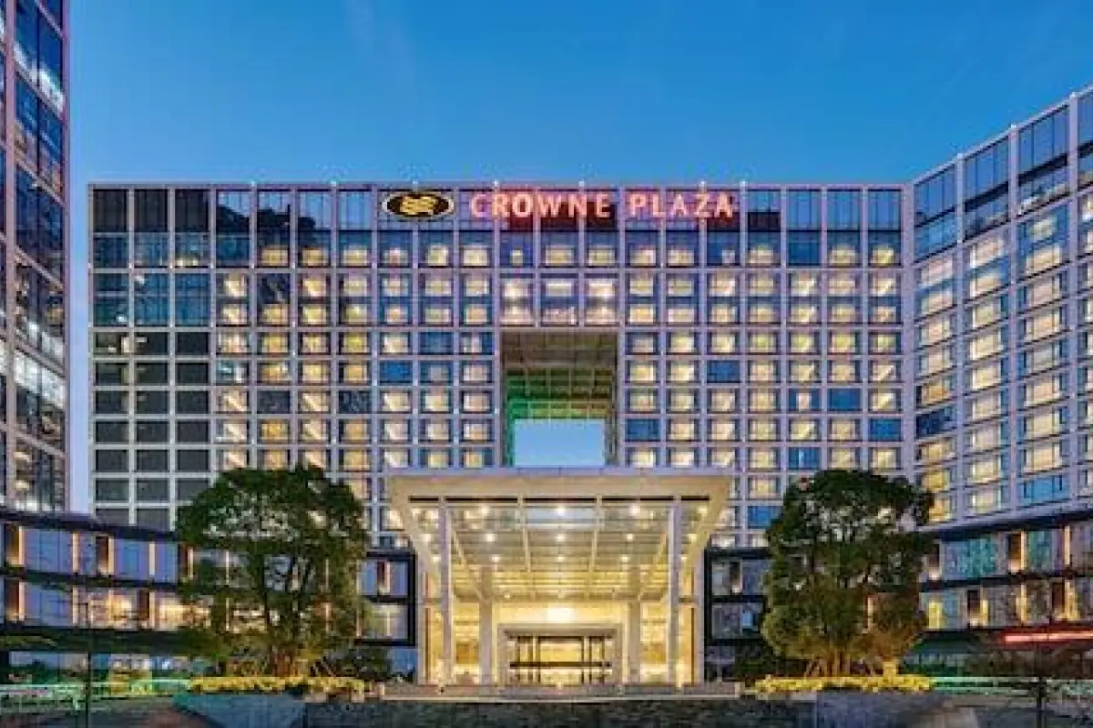 Crowne Plaza Shenzhen Longgang City Centre by IHG – Affordable hotel in Shenzhen