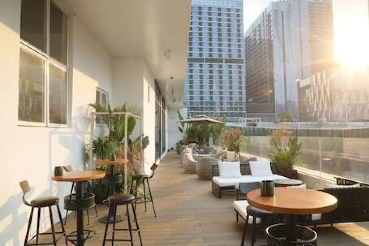 Moxy Shenzhen North Station – Affordable hotel in Shenzhen