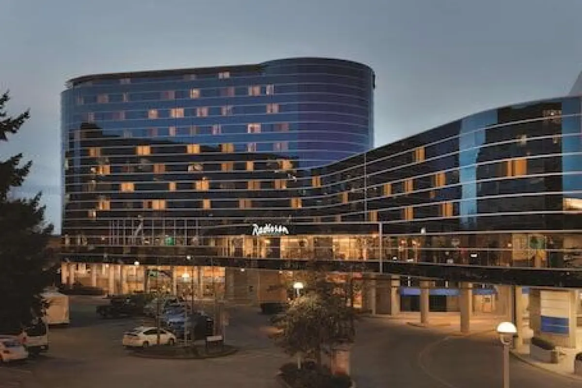 Radisson Hotel Vancouver Airport – Affordable hotel in Richmond