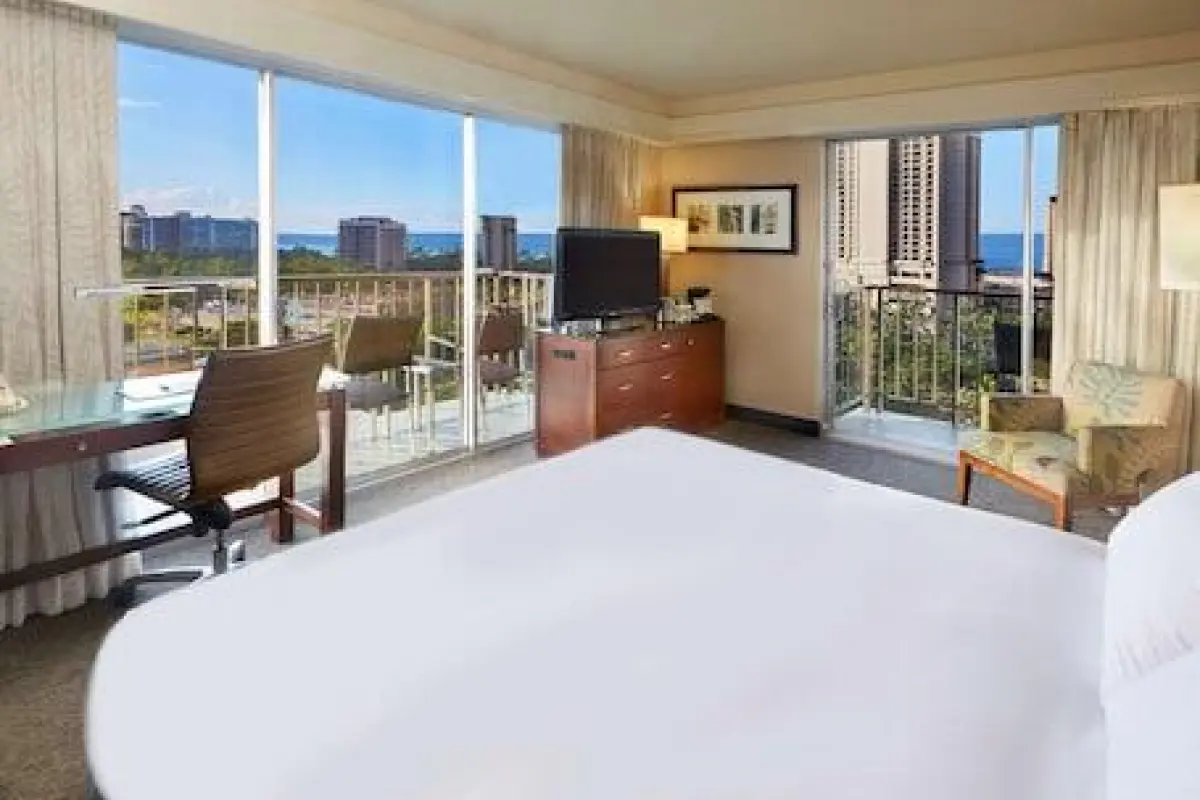 DoubleTree by Hilton Hotel Alana - Waikiki Beach – Affordable hotel in Honolulu