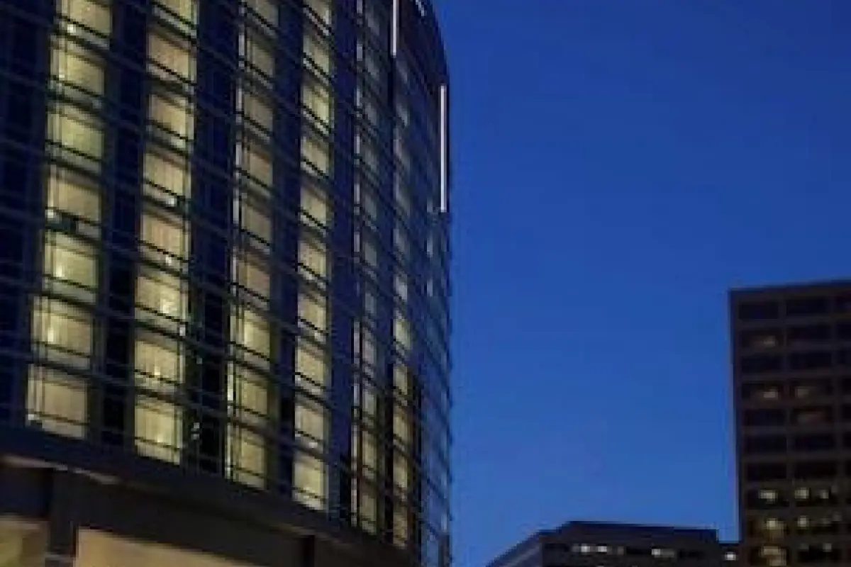 Renaissance Arlington Capital View Hotel – Affordable hotel in Arlington