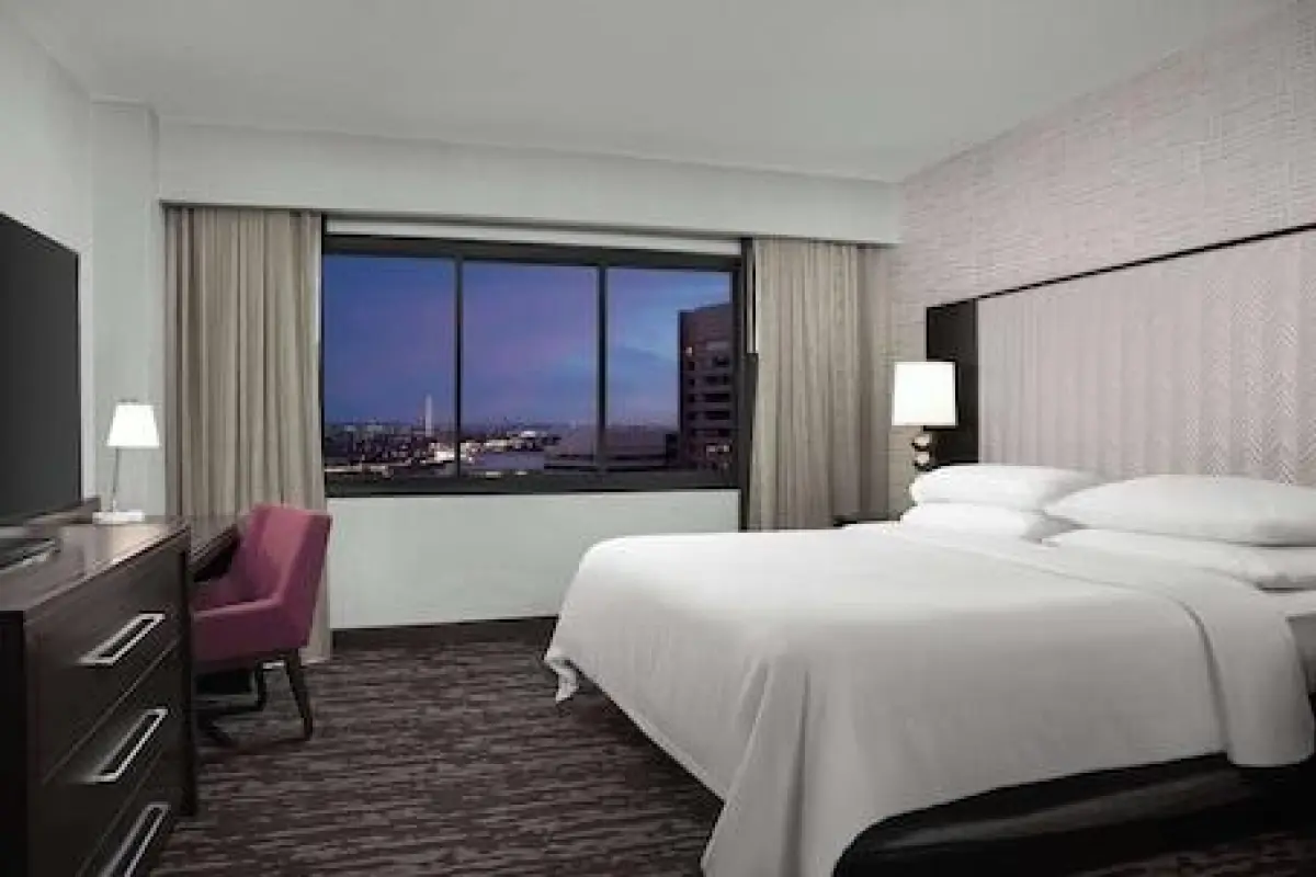 Embassy Suites by Hilton Crystal City National Airport – Affordable hotel in Arlington