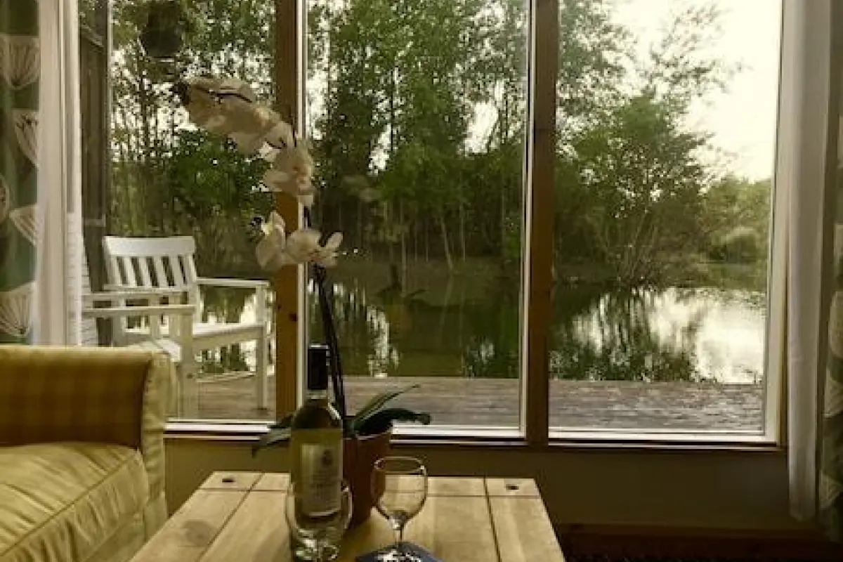 The Waterfront Lodges – Affordable Bed and Breakfast in Bedworth