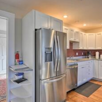 Bright Apartment - 1/2 Mi to Greenport Harbor! – Affordable hotel in Greenport