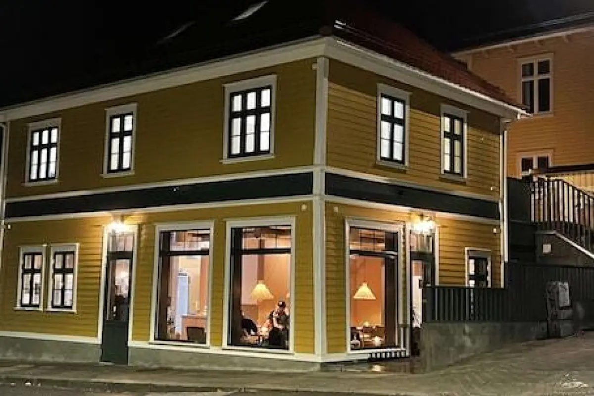 Vibrant Apartment on Bustling Street, Above a Restaurant - Perfect for Tourists, – Affordable hotel in Stavanger