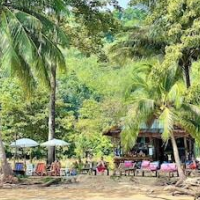 Three ladies – Affordable hotel in Ko Yao