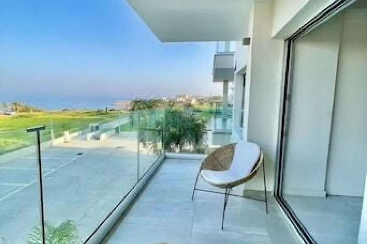 Emerald Bay Suites – Affordable hotel in Paralimni