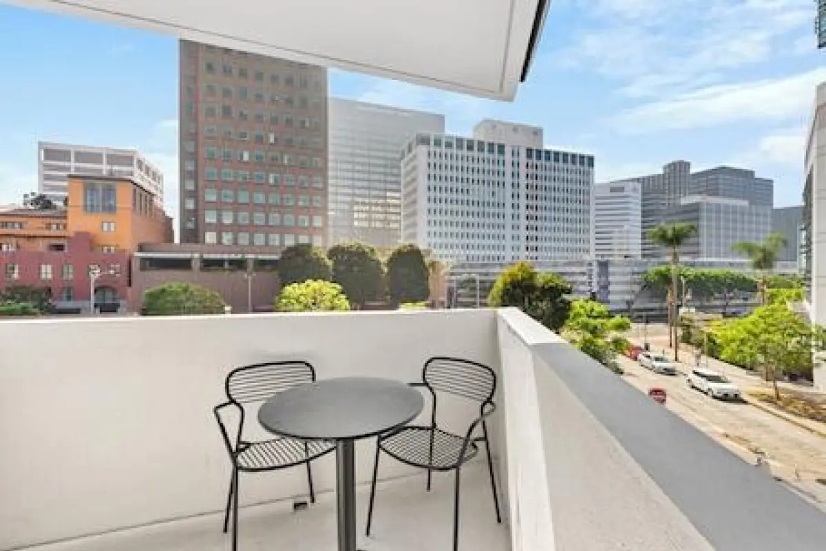 Royal Palace Westwood – Affordable hotel in Los Angeles