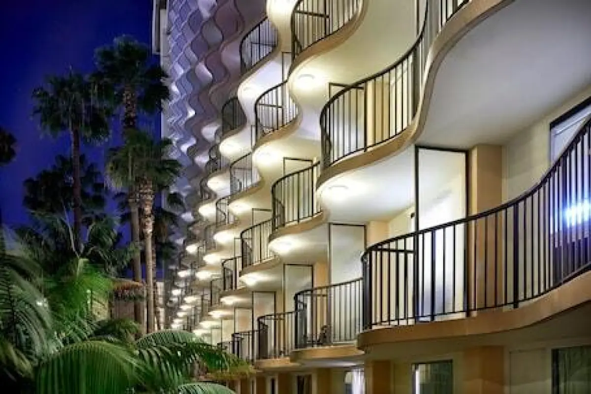 Los Angeles Airport Marriott – Affordable hotel in Los Angeles