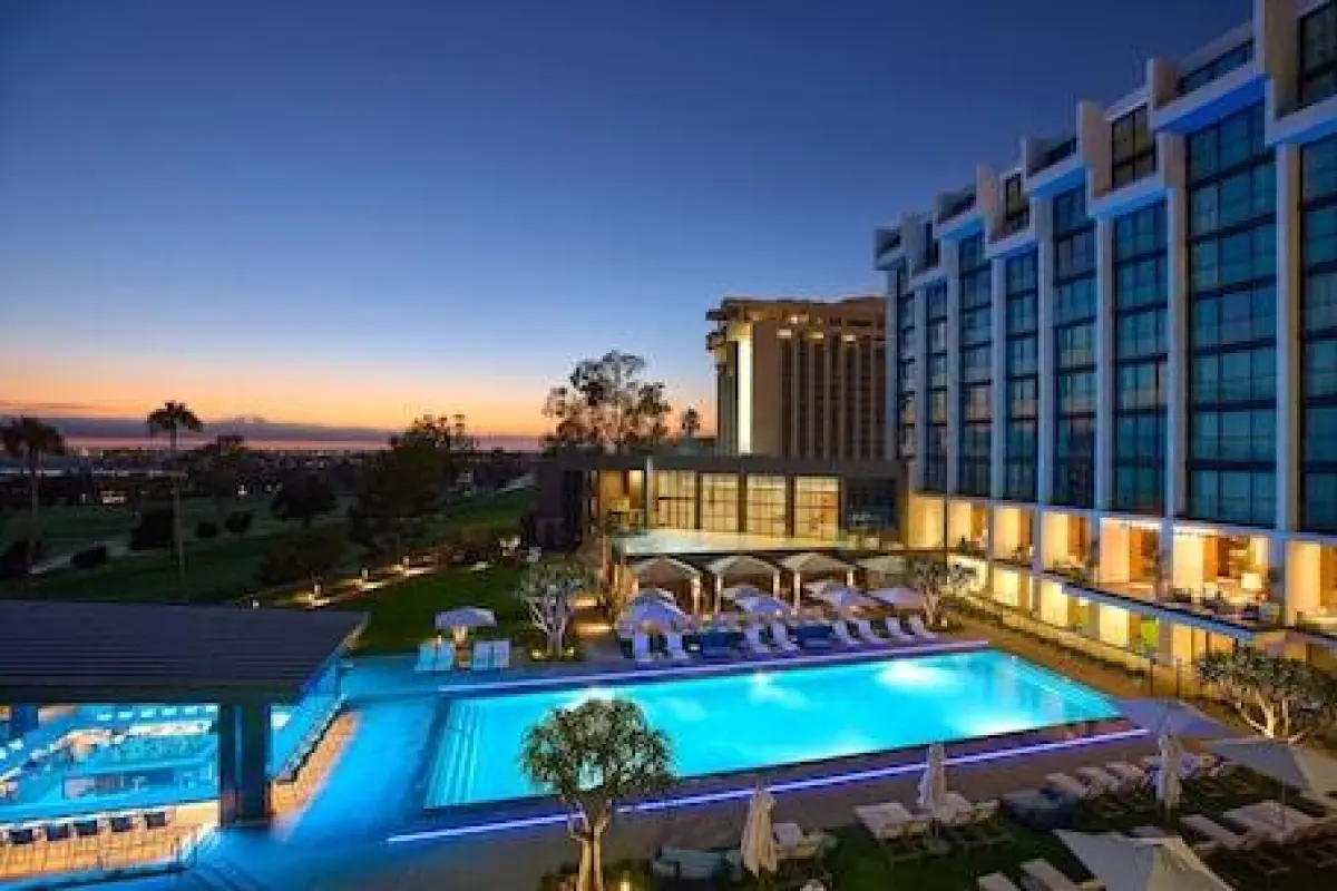 VEA Newport Beach, A Marriott Resort & Spa – Affordable hotel in Newport Beach