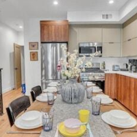 Luxe Townhome | Newly-Built – Affordable hotel in Van Nuys