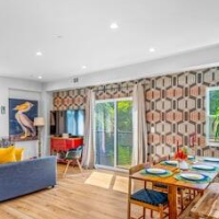 Stylish Sherman Oaks Townhouse W/ 3 Master Suites – Affordable hotel in Van Nuys