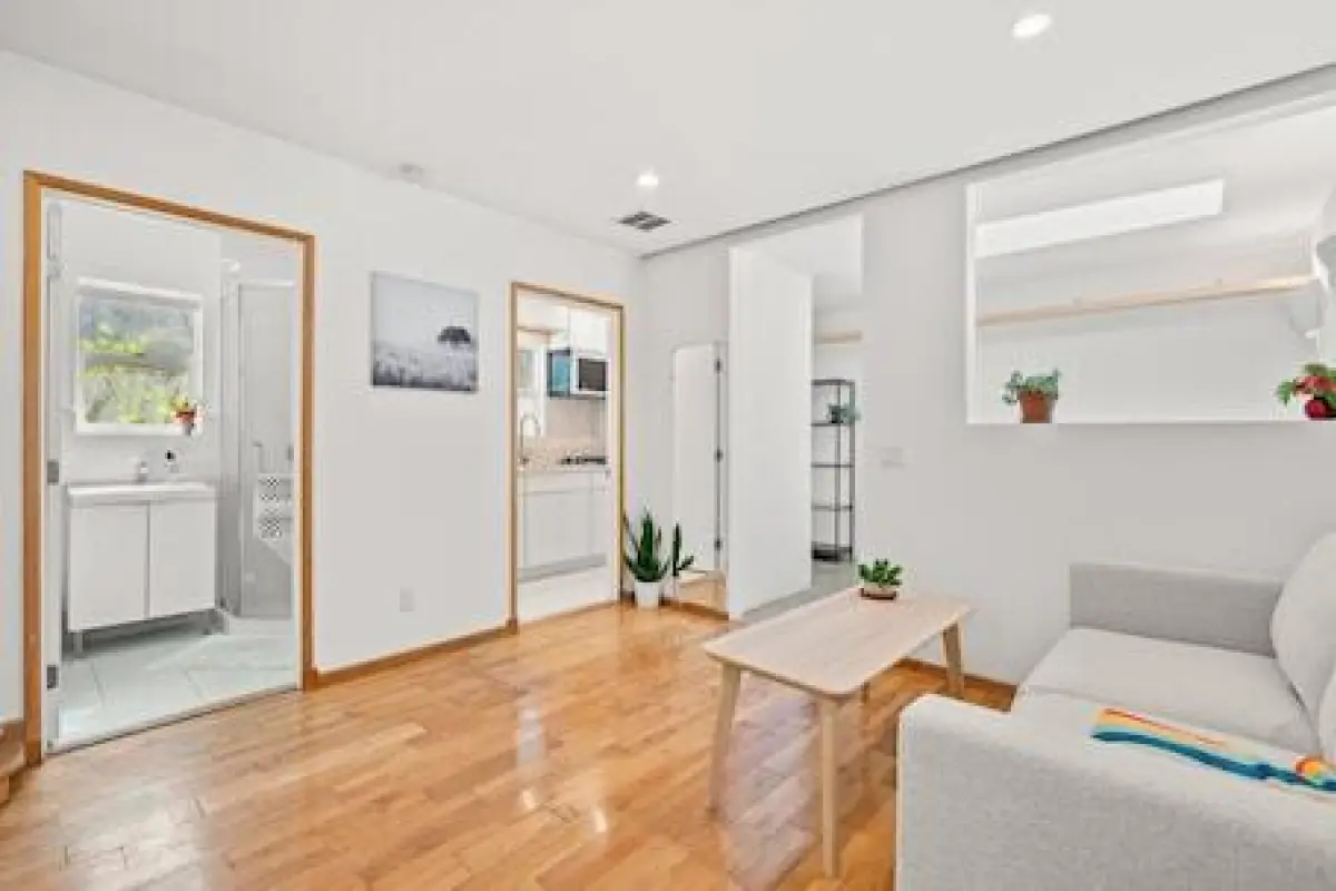 Scenic Retreat With Deck Stunning Views in LA – Affordable hotel in Glendale