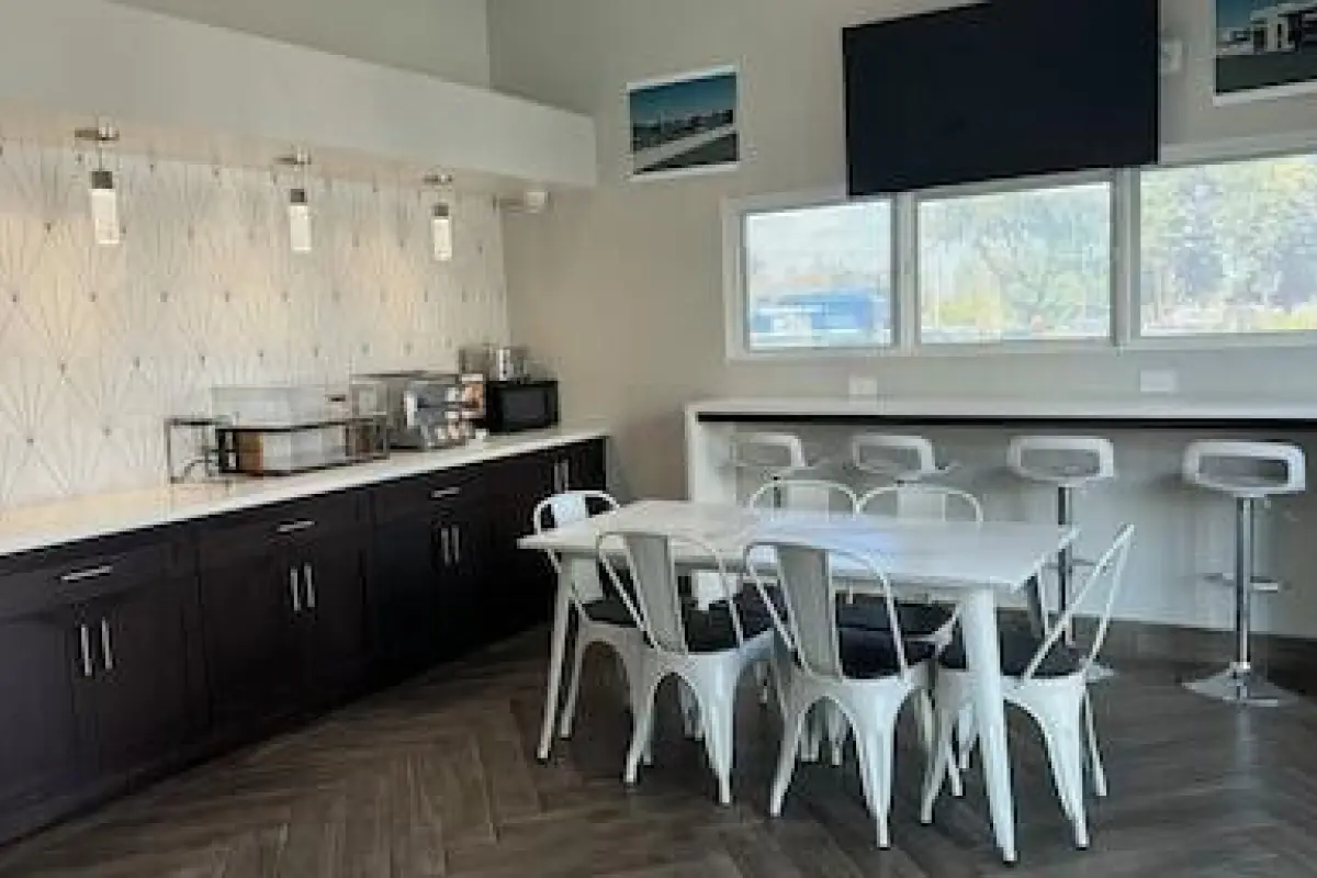 Hotel Seville – Affordable hotel in Ontario