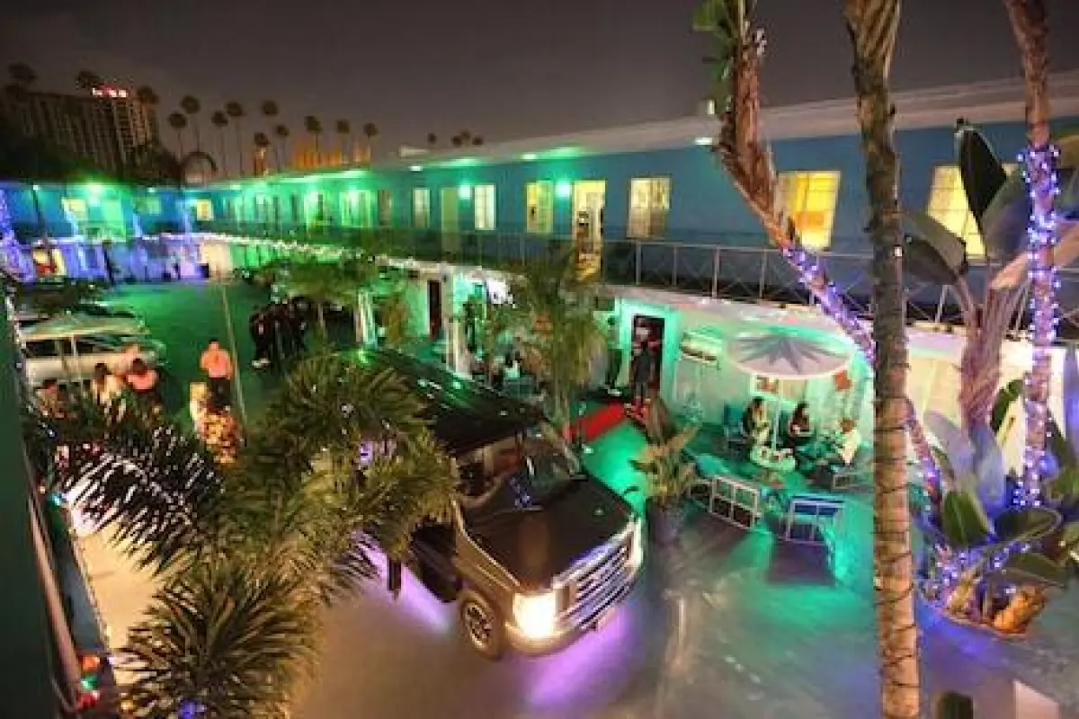 Banana Bungalow Hollywood Hotel & Hostel – Affordable hotel in Los Angeles