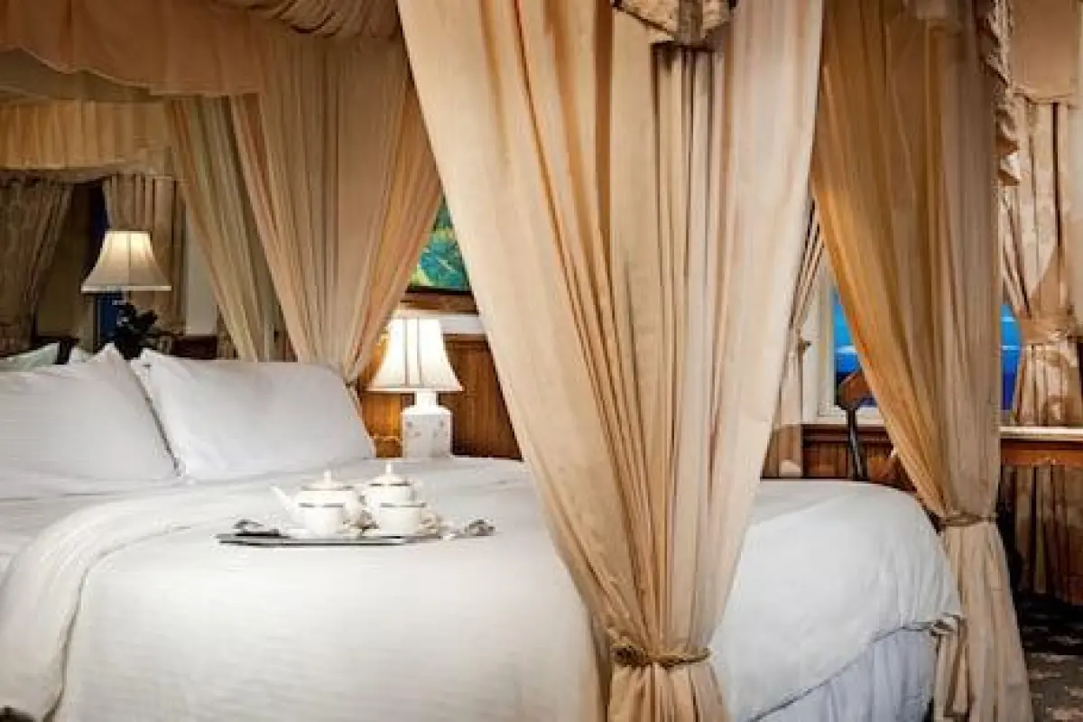 Dorymans Oceanfront Inn – Affordable Bed and Breakfast in Newport Beach