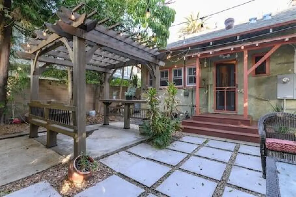 Beachrunners Inn – Affordable Bed and Breakfast in Long Beach