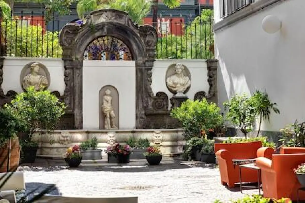 Hotel Piazza Bellini & Apartments – Affordable hotel in Naples