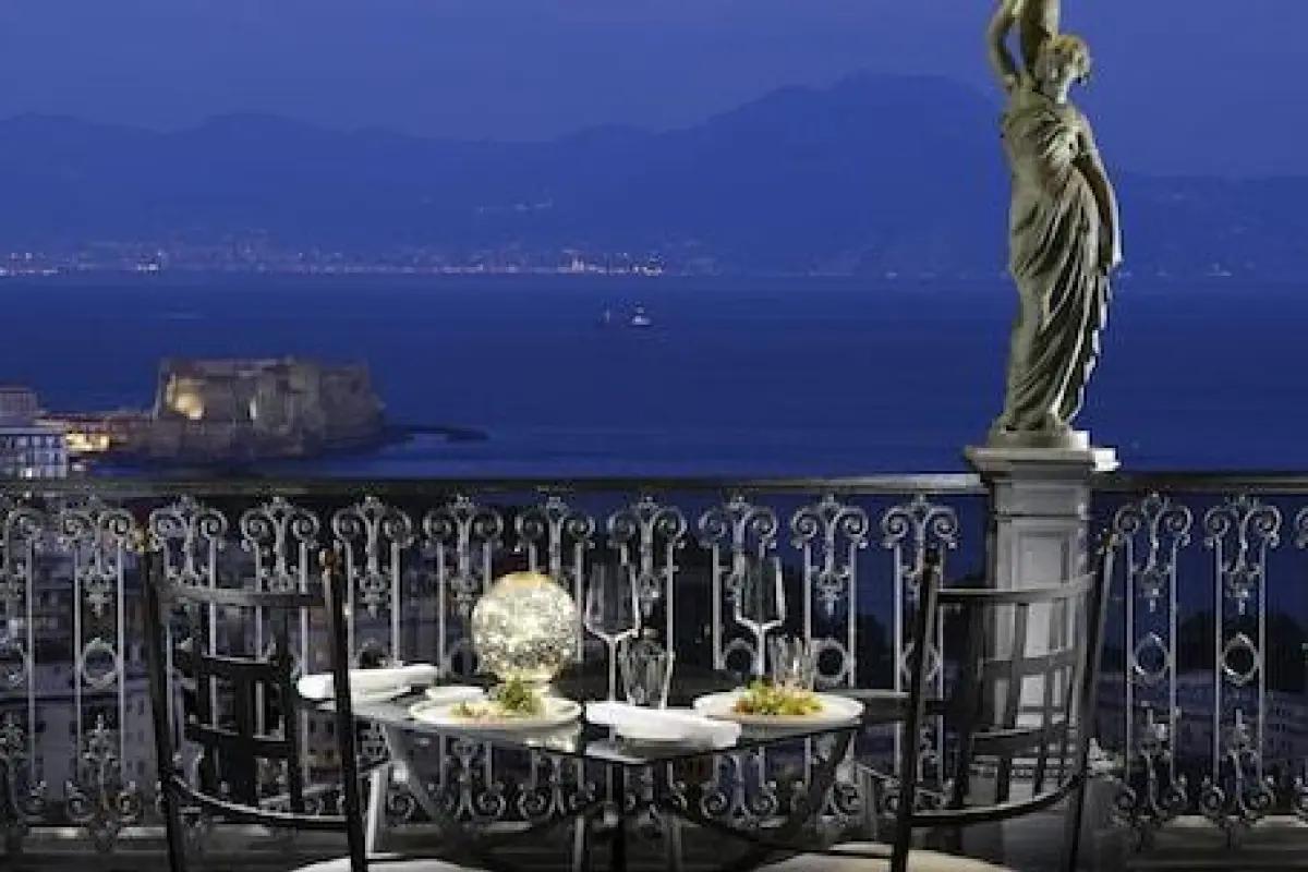 Grand Hotel Parkers – Affordable hotel in Naples