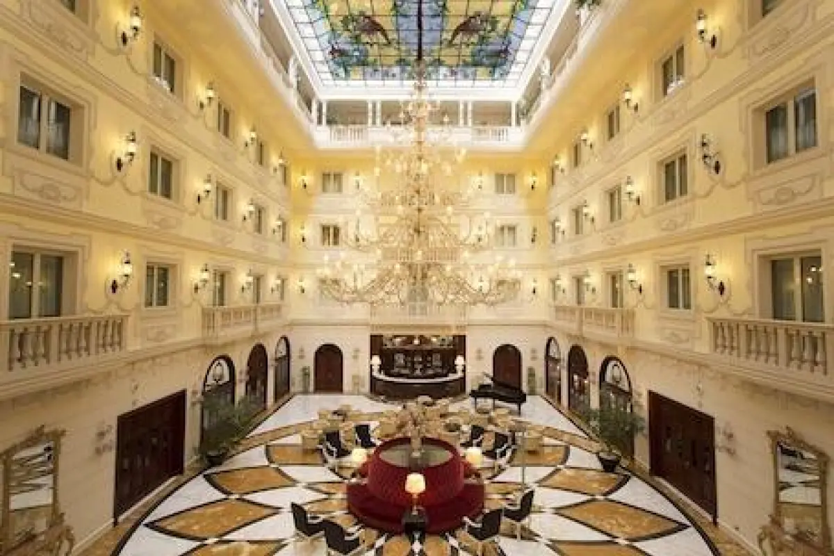 Grand Hotel Vanvitelli – Affordable hotel in San Marco Evangelista