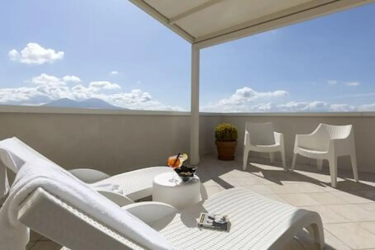 Palazzo Salgar – Affordable hotel in Naples