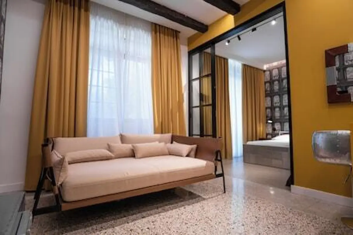 Palazzo Sebeto – Affordable hotel in Naples