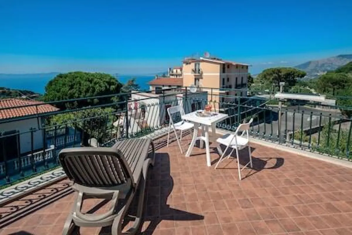 Maison Cipriani – Affordable hotel in Massa Lubrense