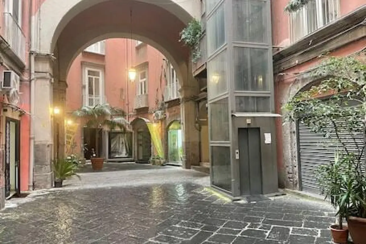 Urban Chic Suite Toledo – Affordable hotel in Naples