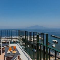 SeaView Sorrento Apartment by the sea with terrace  – Affordable hotel in Sorrento