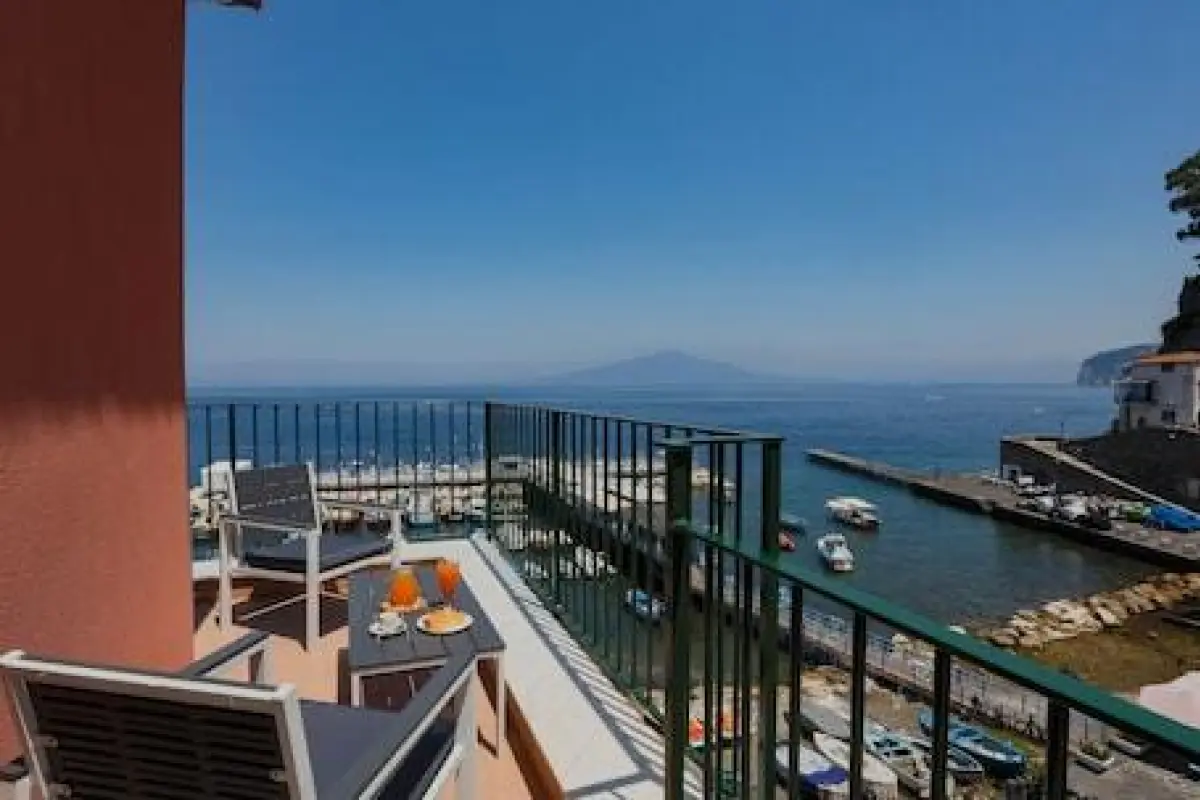 SeaView Sorrento Apartment by the sea with terrace  – Affordable hotel in Sorrento